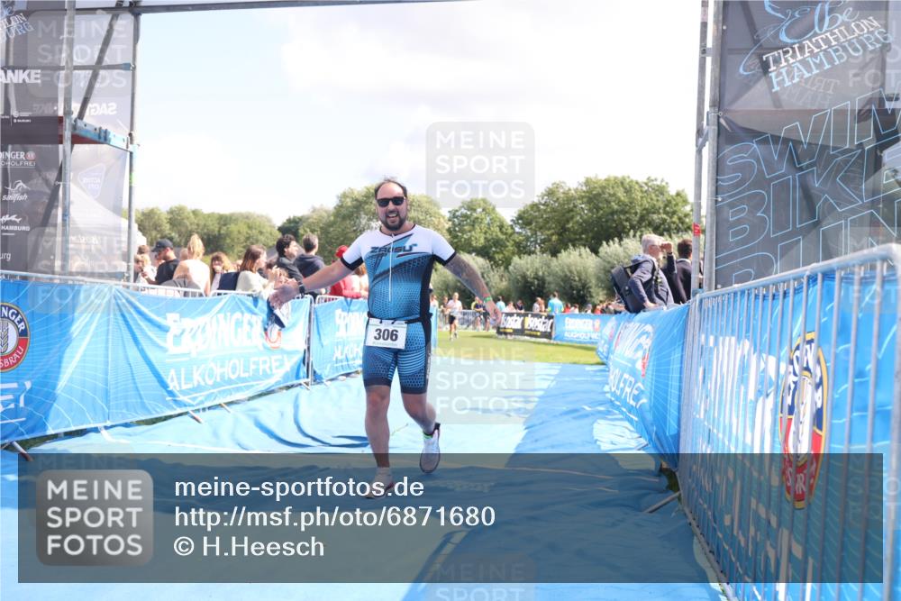 25.08.2024 - Elbe Triathlon Hamburg H.Heesch http://msf.ph/oto/6871680 25.08.2024 11:59:08 Ziel 306, 478, 1552, 1572 meine-sportfotos.de