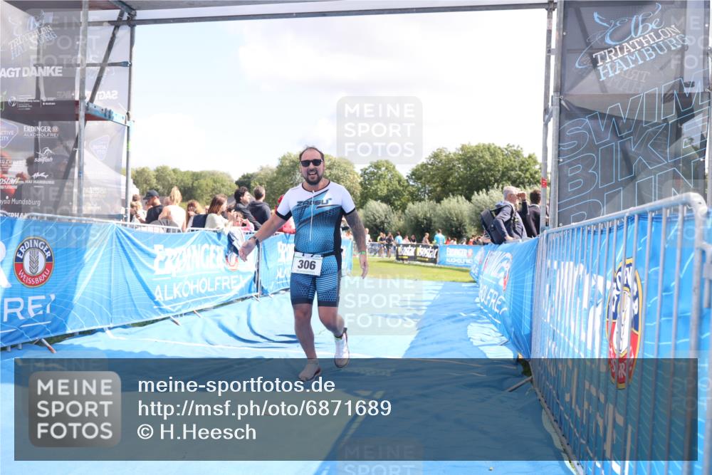 25.08.2024 - Elbe Triathlon Hamburg H.Heesch http://msf.ph/oto/6871689 25.08.2024 11:59:08 Ziel 306, 478, 1552, 1572 meine-sportfotos.de
