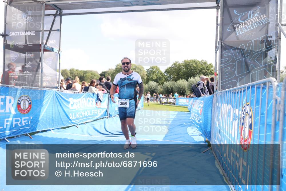 25.08.2024 - Elbe Triathlon Hamburg H.Heesch http://msf.ph/oto/6871696 25.08.2024 11:59:08 Ziel 306, 478, 1552, 1572 meine-sportfotos.de