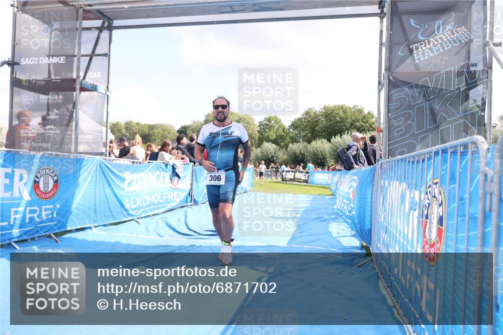 25.08.2024 - Elbe Triathlon Hamburg H.Heesch http://msf.ph/oto/6871702 25.08.2024 11:59:08 Ziel 306, 478, 1552, 1572 meine-sportfotos.de