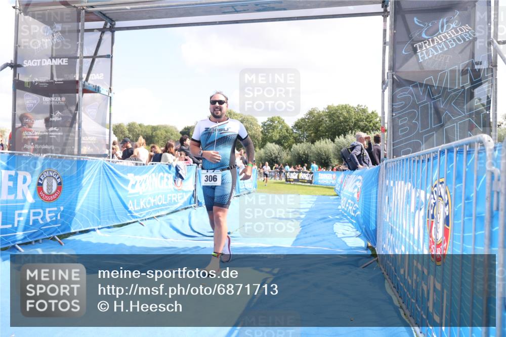 25.08.2024 - Elbe Triathlon Hamburg H.Heesch http://msf.ph/oto/6871713 25.08.2024 11:59:08 Ziel 306, 478, 1552, 1572 meine-sportfotos.de