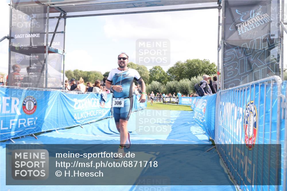 25.08.2024 - Elbe Triathlon Hamburg H.Heesch http://msf.ph/oto/6871718 25.08.2024 11:59:08 Ziel 306, 478, 1552, 1572 meine-sportfotos.de