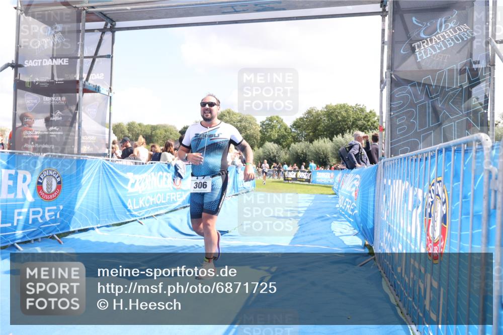 25.08.2024 - Elbe Triathlon Hamburg H.Heesch http://msf.ph/oto/6871725 25.08.2024 11:59:08 Ziel 306, 478, 1552, 1572 meine-sportfotos.de