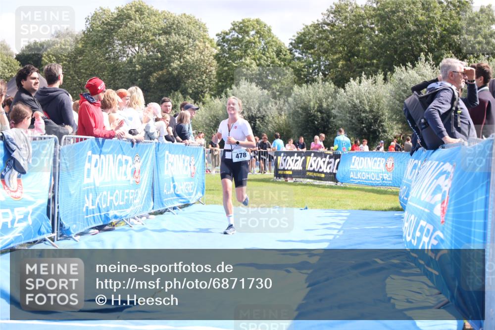 25.08.2024 - Elbe Triathlon Hamburg H.Heesch http://msf.ph/oto/6871730 25.08.2024 11:59:12 Ziel 306, 478, 1552, 1572 meine-sportfotos.de