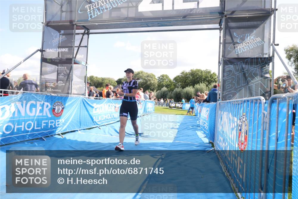 25.08.2024 - Elbe Triathlon Hamburg H.Heesch http://msf.ph/oto/6871745 25.08.2024 11:36:48 Ziel 479, 498 meine-sportfotos.de