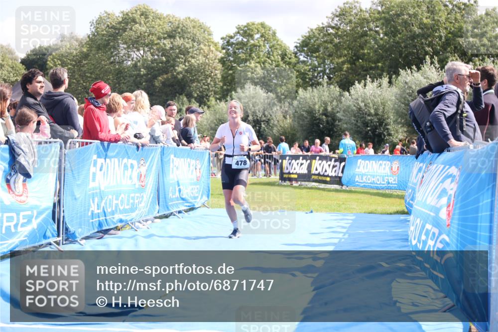 25.08.2024 - Elbe Triathlon Hamburg H.Heesch http://msf.ph/oto/6871747 25.08.2024 11:59:12 Ziel 306, 478, 1552, 1572 meine-sportfotos.de