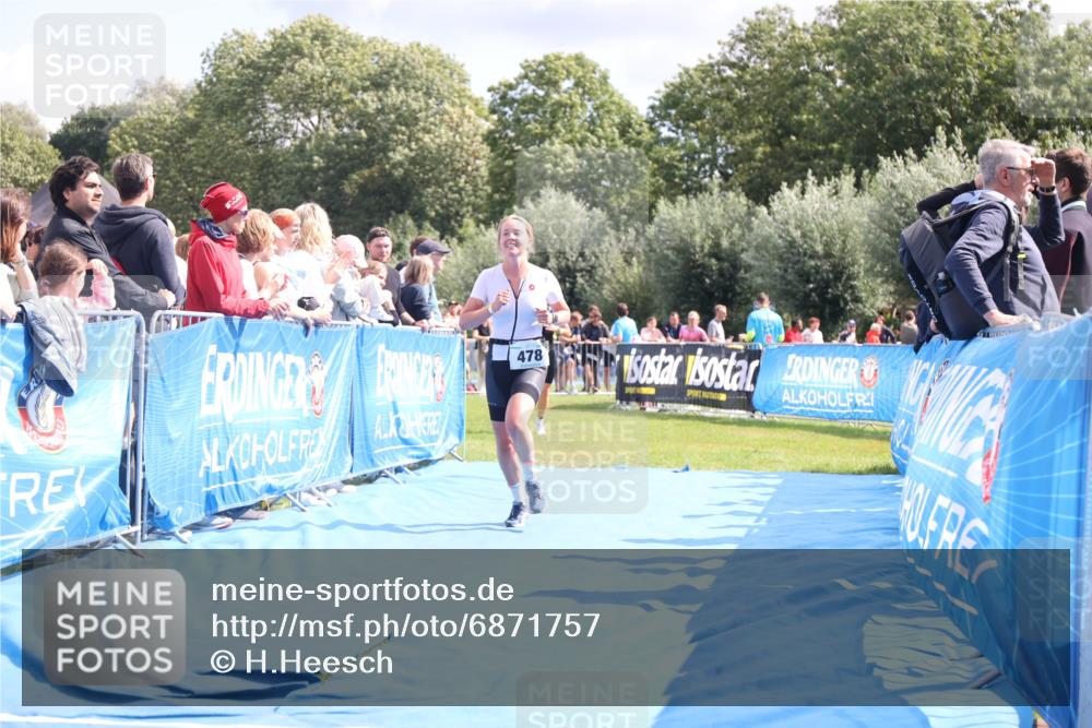 25.08.2024 - Elbe Triathlon Hamburg H.Heesch http://msf.ph/oto/6871757 25.08.2024 11:59:12 Ziel 306, 478, 1552, 1572 meine-sportfotos.de