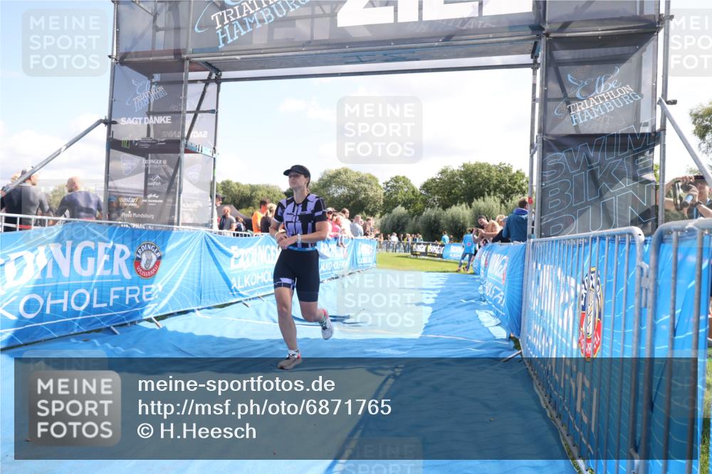 25.08.2024 - Elbe Triathlon Hamburg H.Heesch http://msf.ph/oto/6871765 25.08.2024 11:36:48 Ziel 479, 498 meine-sportfotos.de