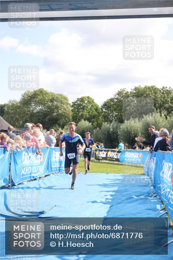 25.08.2024 - Elbe Triathlon Hamburg H.Heesch http://msf.ph/oto/6871776 25.08.2024 11:37:07 Ziel 400, 679, 731 meine-sportfotos.de