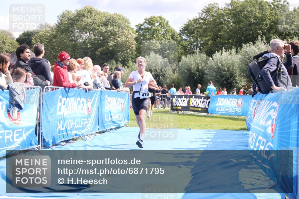 25.08.2024 - Elbe Triathlon Hamburg H.Heesch http://msf.ph/oto/6871795 25.08.2024 11:59:12 Ziel 306, 478, 1552, 1572 meine-sportfotos.de