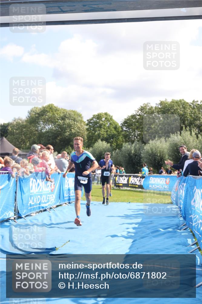 25.08.2024 - Elbe Triathlon Hamburg H.Heesch http://msf.ph/oto/6871802 25.08.2024 11:37:07 Ziel 400, 679, 731 meine-sportfotos.de