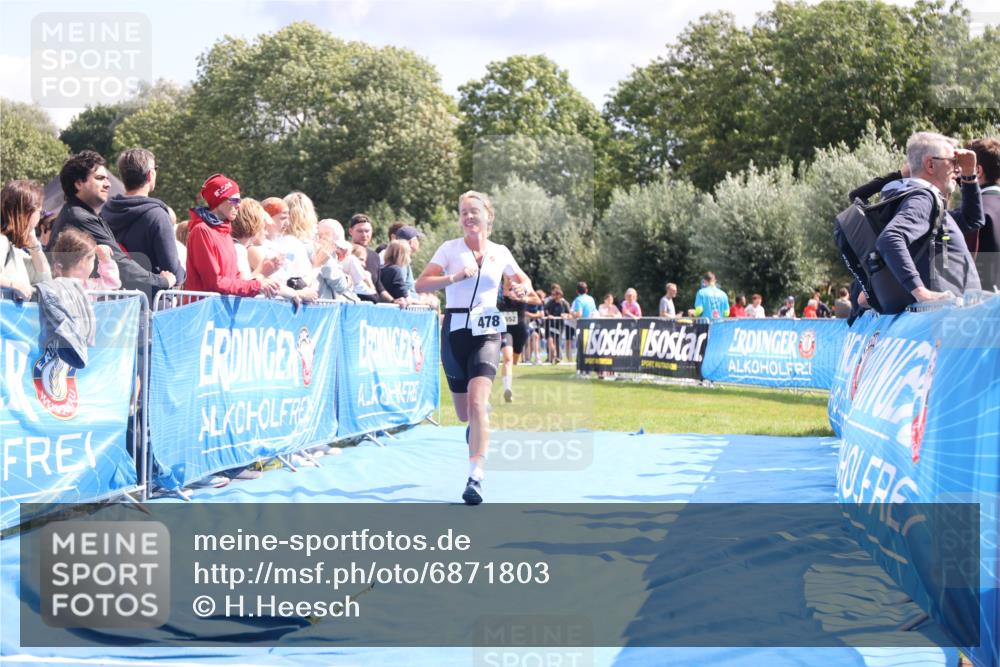 25.08.2024 - Elbe Triathlon Hamburg H.Heesch http://msf.ph/oto/6871803 25.08.2024 11:59:12 Ziel 306, 478, 1552, 1572 meine-sportfotos.de