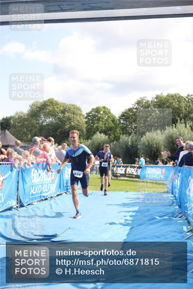 25.08.2024 - Elbe Triathlon Hamburg H.Heesch http://msf.ph/oto/6871815 25.08.2024 11:37:07 Ziel 400, 679, 731 meine-sportfotos.de