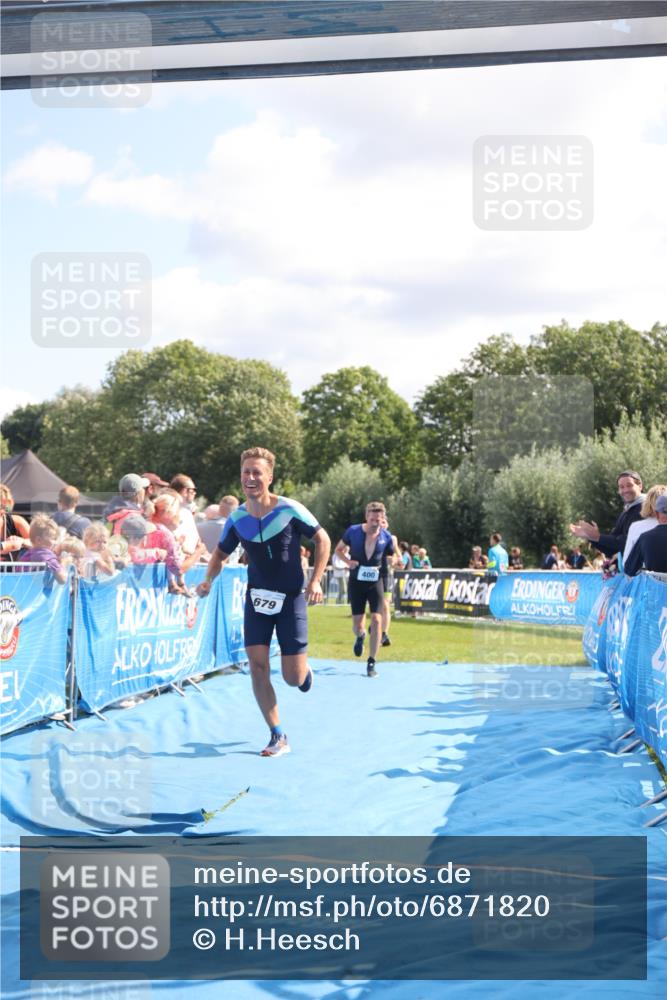 25.08.2024 - Elbe Triathlon Hamburg H.Heesch http://msf.ph/oto/6871820 25.08.2024 11:37:07 Ziel 400, 679, 731 meine-sportfotos.de