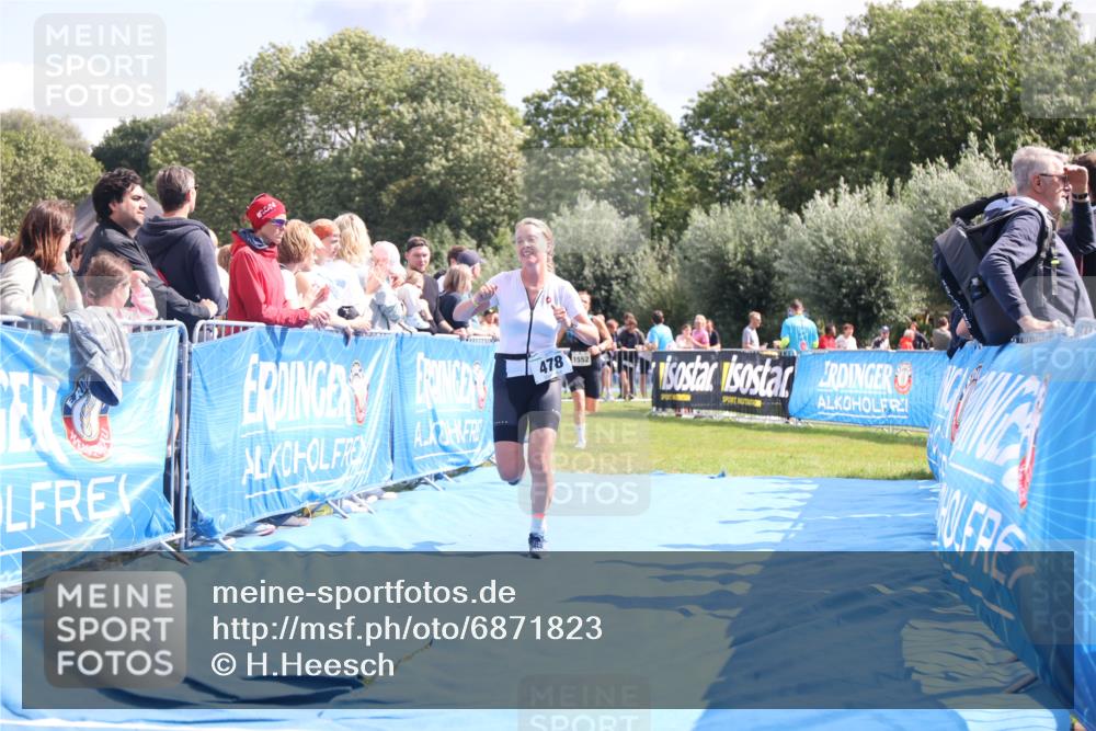 25.08.2024 - Elbe Triathlon Hamburg H.Heesch http://msf.ph/oto/6871823 25.08.2024 11:59:12 Ziel 306, 478, 1552, 1572 meine-sportfotos.de
