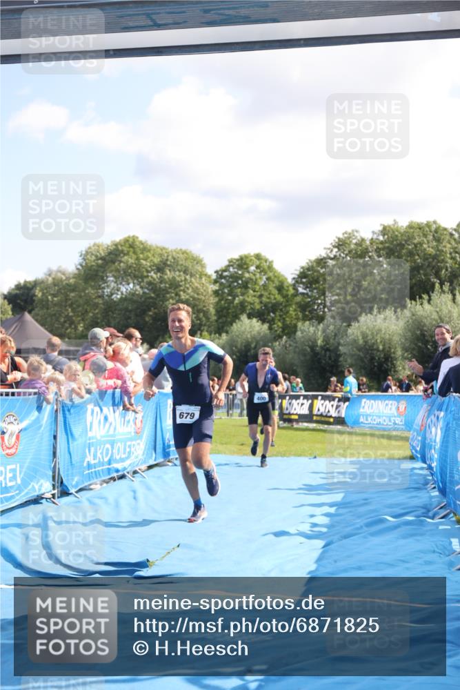 25.08.2024 - Elbe Triathlon Hamburg H.Heesch http://msf.ph/oto/6871825 25.08.2024 11:37:07 Ziel 400, 679, 731 meine-sportfotos.de