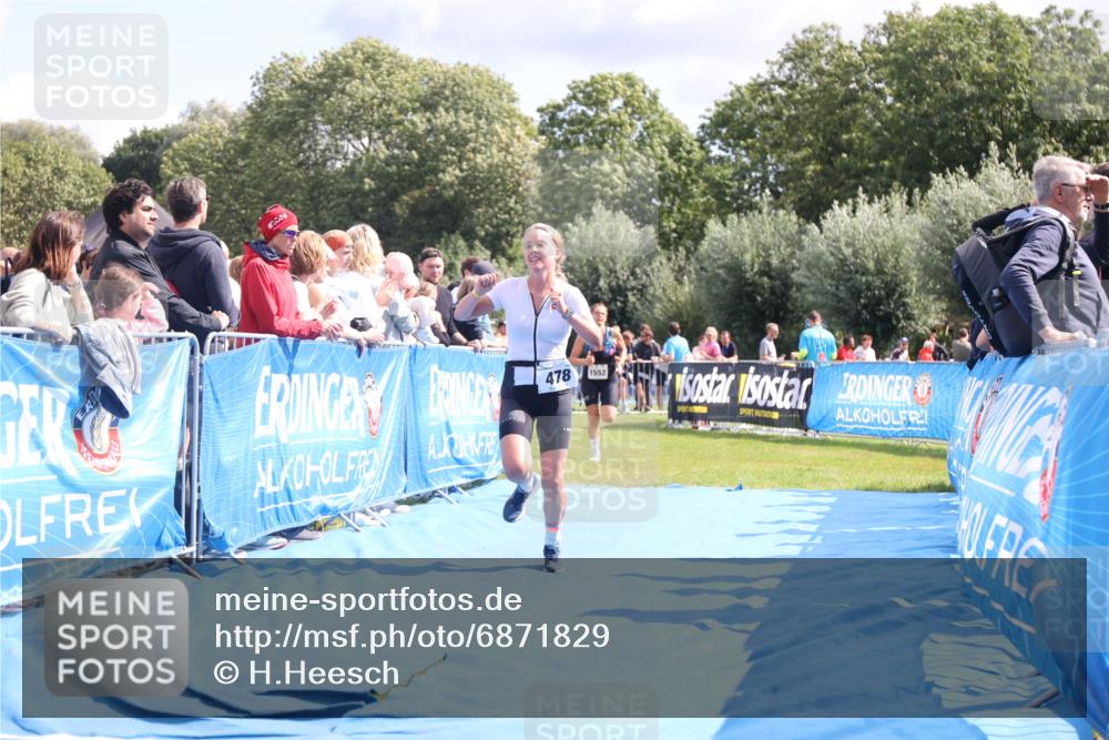 25.08.2024 - Elbe Triathlon Hamburg H.Heesch http://msf.ph/oto/6871829 25.08.2024 11:59:12 Ziel 306, 478, 1552, 1572 meine-sportfotos.de