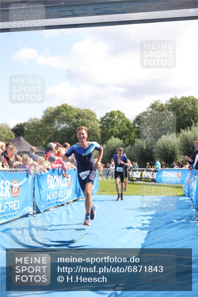 25.08.2024 - Elbe Triathlon Hamburg H.Heesch http://msf.ph/oto/6871843 25.08.2024 11:37:07 Ziel 400, 679, 731 meine-sportfotos.de