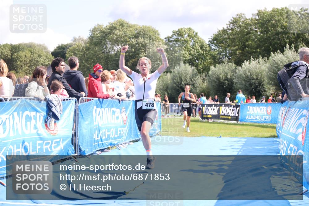 25.08.2024 - Elbe Triathlon Hamburg H.Heesch http://msf.ph/oto/6871853 25.08.2024 11:59:13 Ziel 306, 478, 1552, 1572 meine-sportfotos.de
