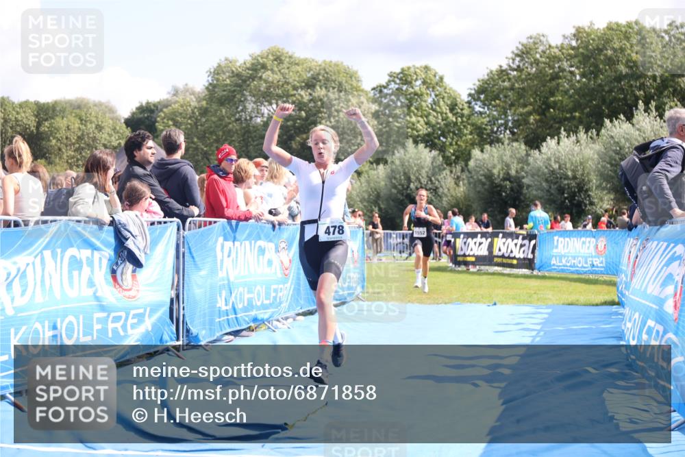 25.08.2024 - Elbe Triathlon Hamburg H.Heesch http://msf.ph/oto/6871858 25.08.2024 11:59:13 Ziel 306, 478, 1552, 1572 meine-sportfotos.de