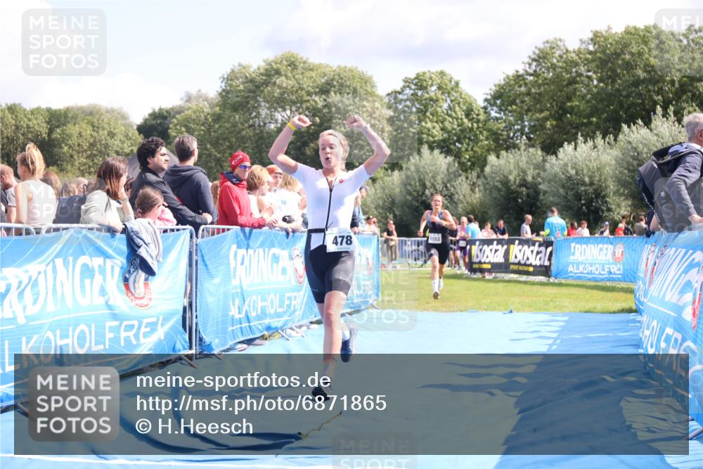 25.08.2024 - Elbe Triathlon Hamburg H.Heesch http://msf.ph/oto/6871865 25.08.2024 11:59:13 Ziel 306, 478, 1552, 1572 meine-sportfotos.de
