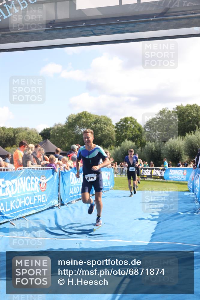 25.08.2024 - Elbe Triathlon Hamburg H.Heesch http://msf.ph/oto/6871874 25.08.2024 11:37:07 Ziel 400, 679, 731 meine-sportfotos.de