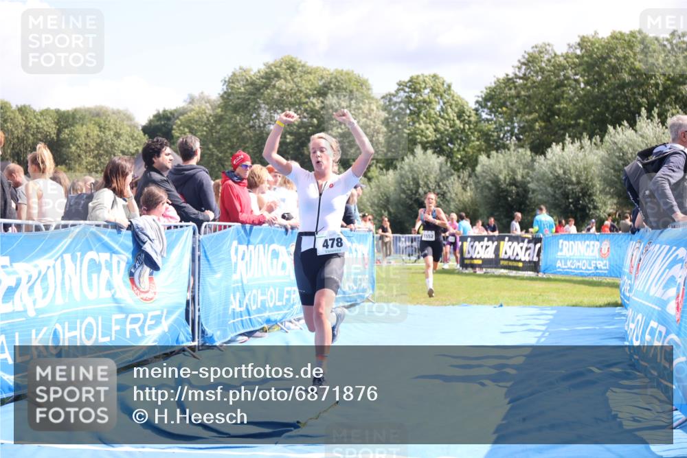 25.08.2024 - Elbe Triathlon Hamburg H.Heesch http://msf.ph/oto/6871876 25.08.2024 11:59:13 Ziel 306, 478, 1552, 1572 meine-sportfotos.de