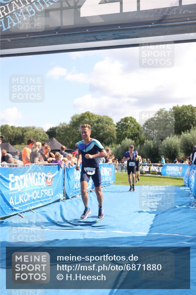 25.08.2024 - Elbe Triathlon Hamburg H.Heesch http://msf.ph/oto/6871880 25.08.2024 11:37:07 Ziel 400, 679, 731 meine-sportfotos.de