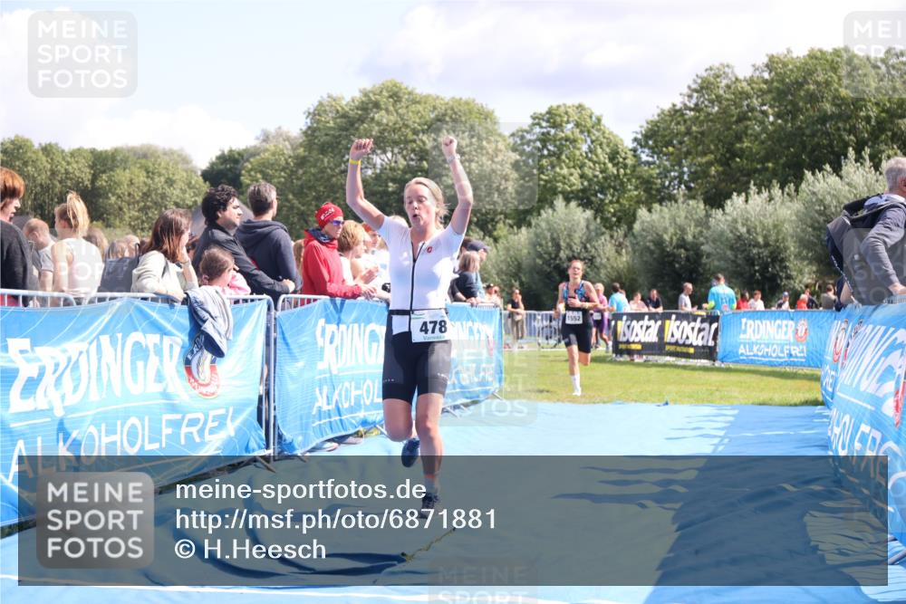 25.08.2024 - Elbe Triathlon Hamburg H.Heesch http://msf.ph/oto/6871881 25.08.2024 11:59:13 Ziel 306, 478, 1552, 1572 meine-sportfotos.de
