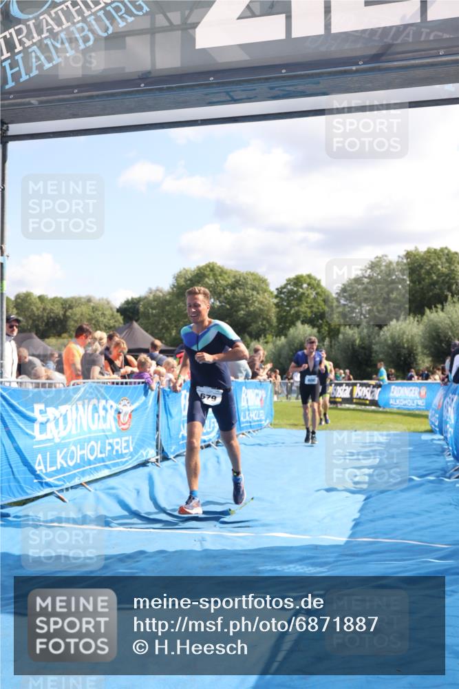 25.08.2024 - Elbe Triathlon Hamburg H.Heesch http://msf.ph/oto/6871887 25.08.2024 11:37:07 Ziel 400, 679, 731 meine-sportfotos.de