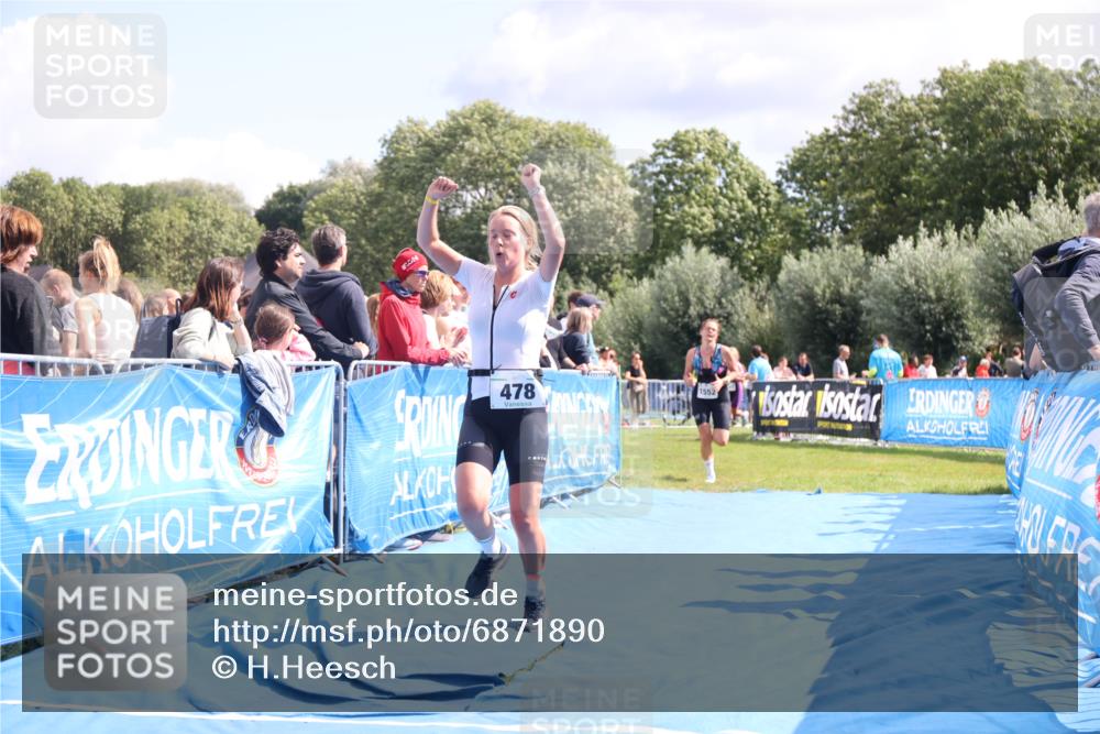 25.08.2024 - Elbe Triathlon Hamburg H.Heesch http://msf.ph/oto/6871890 25.08.2024 11:59:13 Ziel 306, 478, 1552, 1572 meine-sportfotos.de