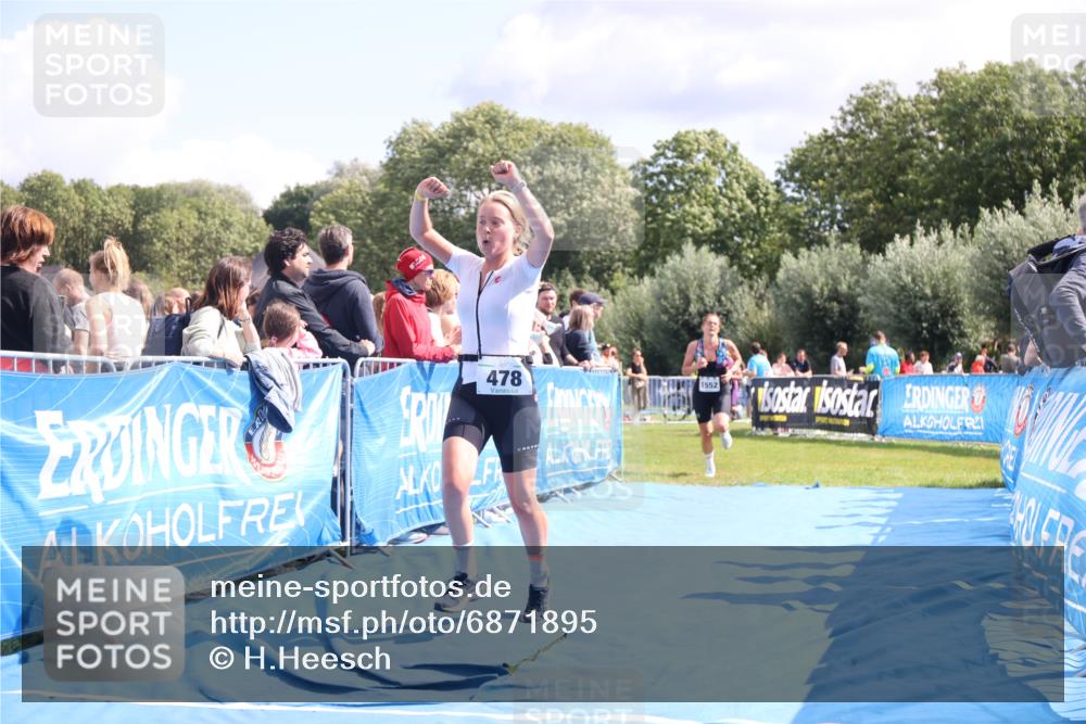 25.08.2024 - Elbe Triathlon Hamburg H.Heesch http://msf.ph/oto/6871895 25.08.2024 11:59:13 Ziel 306, 478, 1552, 1572 meine-sportfotos.de