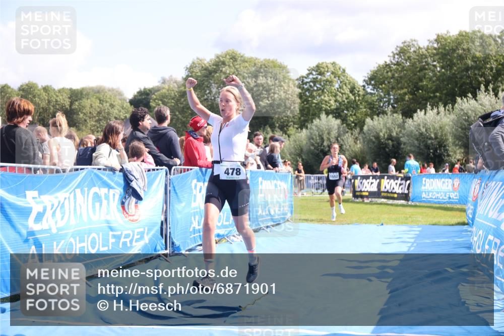 25.08.2024 - Elbe Triathlon Hamburg H.Heesch http://msf.ph/oto/6871901 25.08.2024 11:59:13 Ziel 306, 478, 1552, 1572 meine-sportfotos.de