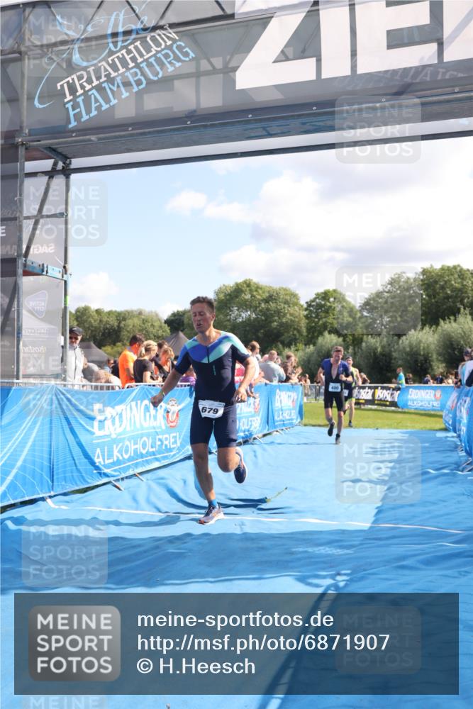 25.08.2024 - Elbe Triathlon Hamburg H.Heesch http://msf.ph/oto/6871907 25.08.2024 11:37:08 Ziel 400, 679, 731 meine-sportfotos.de
