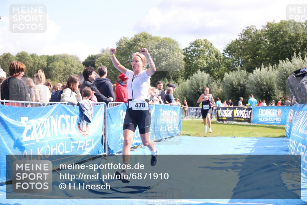 25.08.2024 - Elbe Triathlon Hamburg H.Heesch http://msf.ph/oto/6871910 25.08.2024 11:59:13 Ziel 306, 478, 1552, 1572 meine-sportfotos.de
