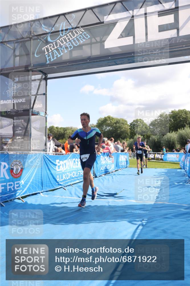 25.08.2024 - Elbe Triathlon Hamburg H.Heesch http://msf.ph/oto/6871922 25.08.2024 11:37:08 Ziel 400, 679, 731 meine-sportfotos.de