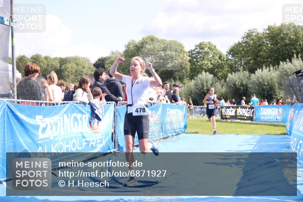 25.08.2024 - Elbe Triathlon Hamburg H.Heesch http://msf.ph/oto/6871927 25.08.2024 11:59:13 Ziel 306, 478, 1552, 1572 meine-sportfotos.de
