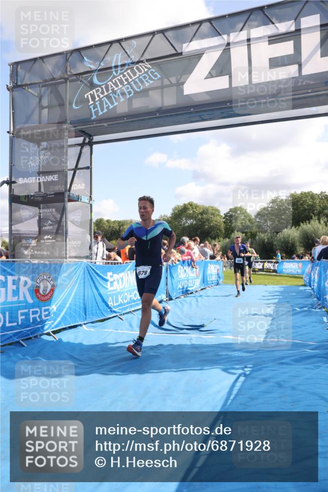 25.08.2024 - Elbe Triathlon Hamburg H.Heesch http://msf.ph/oto/6871928 25.08.2024 11:37:08 Ziel 400, 679, 731 meine-sportfotos.de
