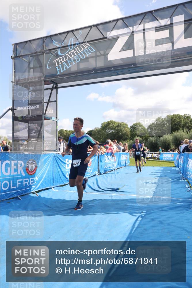 25.08.2024 - Elbe Triathlon Hamburg H.Heesch http://msf.ph/oto/6871941 25.08.2024 11:37:08 Ziel 400, 679, 731 meine-sportfotos.de