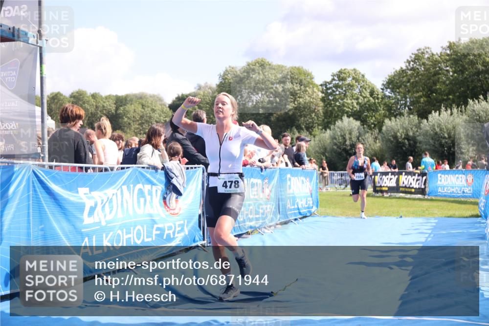 25.08.2024 - Elbe Triathlon Hamburg H.Heesch http://msf.ph/oto/6871944 25.08.2024 11:59:14 Ziel 306, 478, 1552, 1572 meine-sportfotos.de