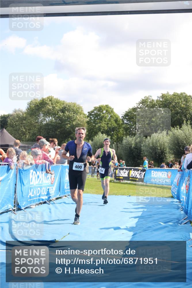 25.08.2024 - Elbe Triathlon Hamburg H.Heesch http://msf.ph/oto/6871951 25.08.2024 11:37:09 Ziel 400, 679, 731 meine-sportfotos.de