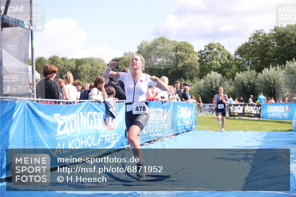 25.08.2024 - Elbe Triathlon Hamburg H.Heesch http://msf.ph/oto/6871952 25.08.2024 11:59:14 Ziel 306, 478, 1552, 1572 meine-sportfotos.de