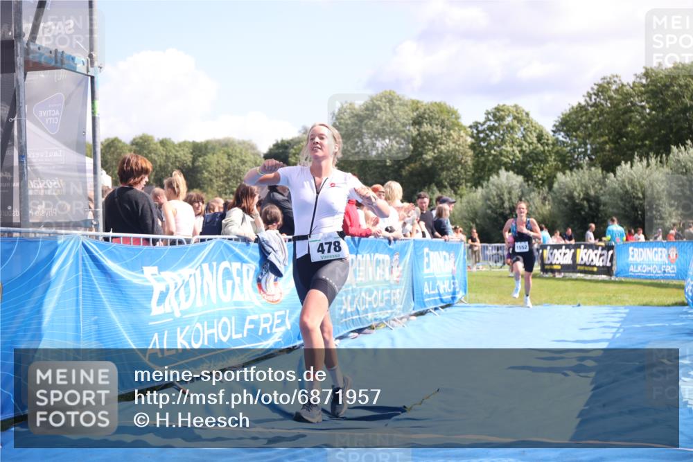 25.08.2024 - Elbe Triathlon Hamburg H.Heesch http://msf.ph/oto/6871957 25.08.2024 11:59:14 Ziel 306, 478, 1552, 1572 meine-sportfotos.de