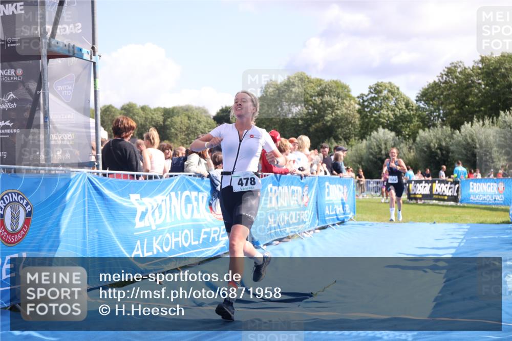 25.08.2024 - Elbe Triathlon Hamburg H.Heesch http://msf.ph/oto/6871958 25.08.2024 11:59:14 Ziel 306, 478, 1552, 1572 meine-sportfotos.de