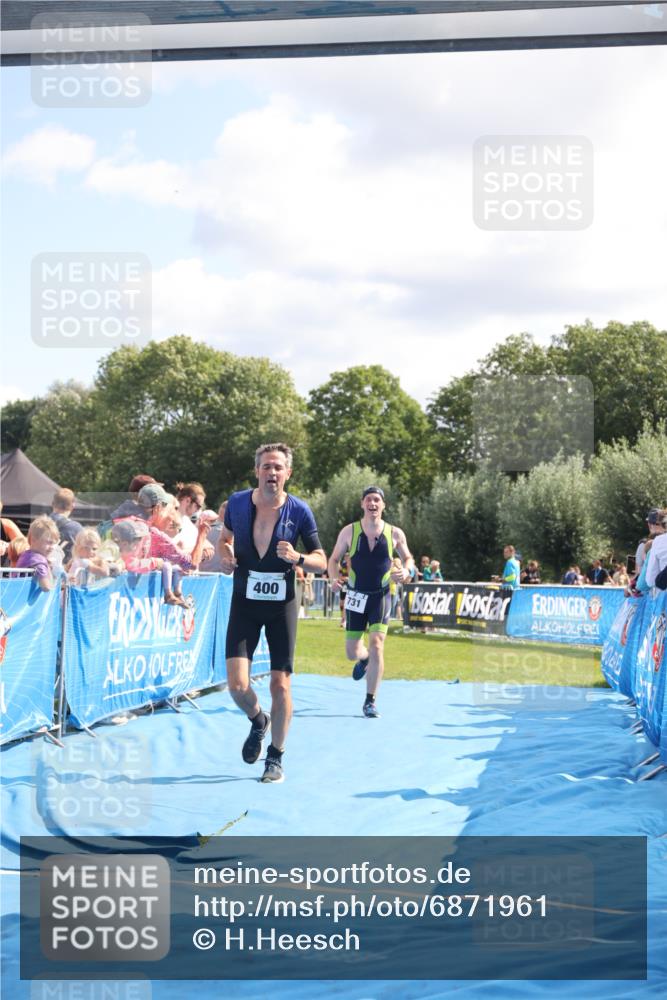 25.08.2024 - Elbe Triathlon Hamburg H.Heesch http://msf.ph/oto/6871961 25.08.2024 11:37:09 Ziel 400, 679, 731 meine-sportfotos.de