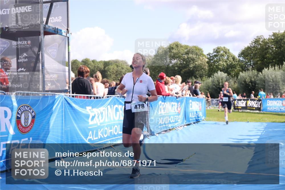 25.08.2024 - Elbe Triathlon Hamburg H.Heesch http://msf.ph/oto/6871971 25.08.2024 11:59:14 Ziel 306, 478, 1552, 1572 meine-sportfotos.de