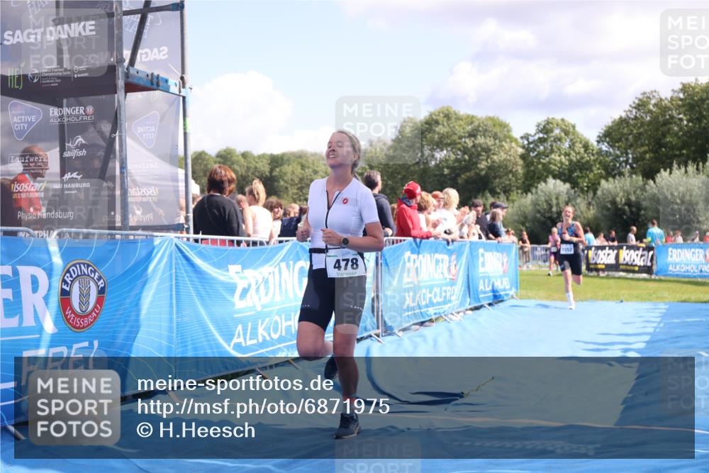 25.08.2024 - Elbe Triathlon Hamburg H.Heesch http://msf.ph/oto/6871975 25.08.2024 11:59:14 Ziel 306, 478, 1552, 1572 meine-sportfotos.de