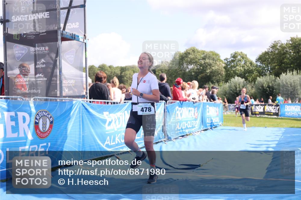 25.08.2024 - Elbe Triathlon Hamburg H.Heesch http://msf.ph/oto/6871980 25.08.2024 11:59:14 Ziel 306, 478, 1552, 1572 meine-sportfotos.de