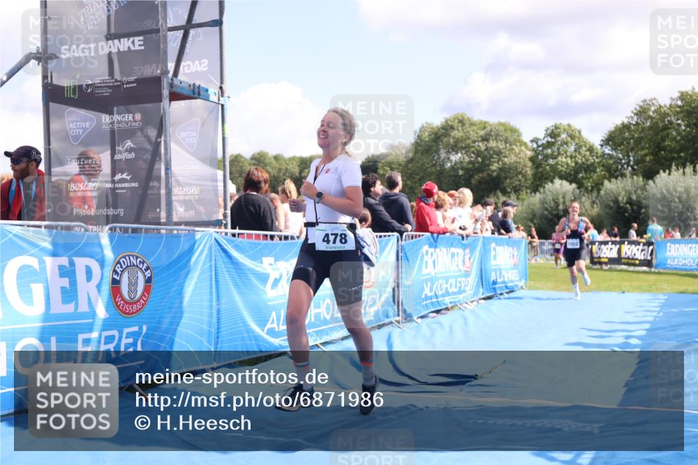 25.08.2024 - Elbe Triathlon Hamburg H.Heesch http://msf.ph/oto/6871986 25.08.2024 11:59:14 Ziel 306, 478, 1552, 1572 meine-sportfotos.de