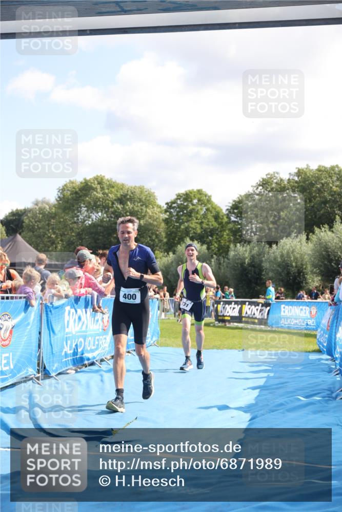 25.08.2024 - Elbe Triathlon Hamburg H.Heesch http://msf.ph/oto/6871989 25.08.2024 11:37:09 Ziel 400, 679, 731 meine-sportfotos.de